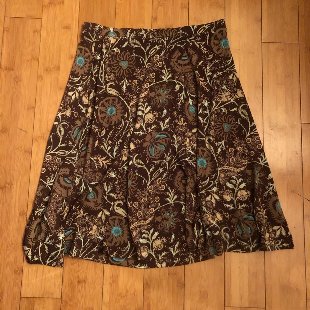 Mid length skirt